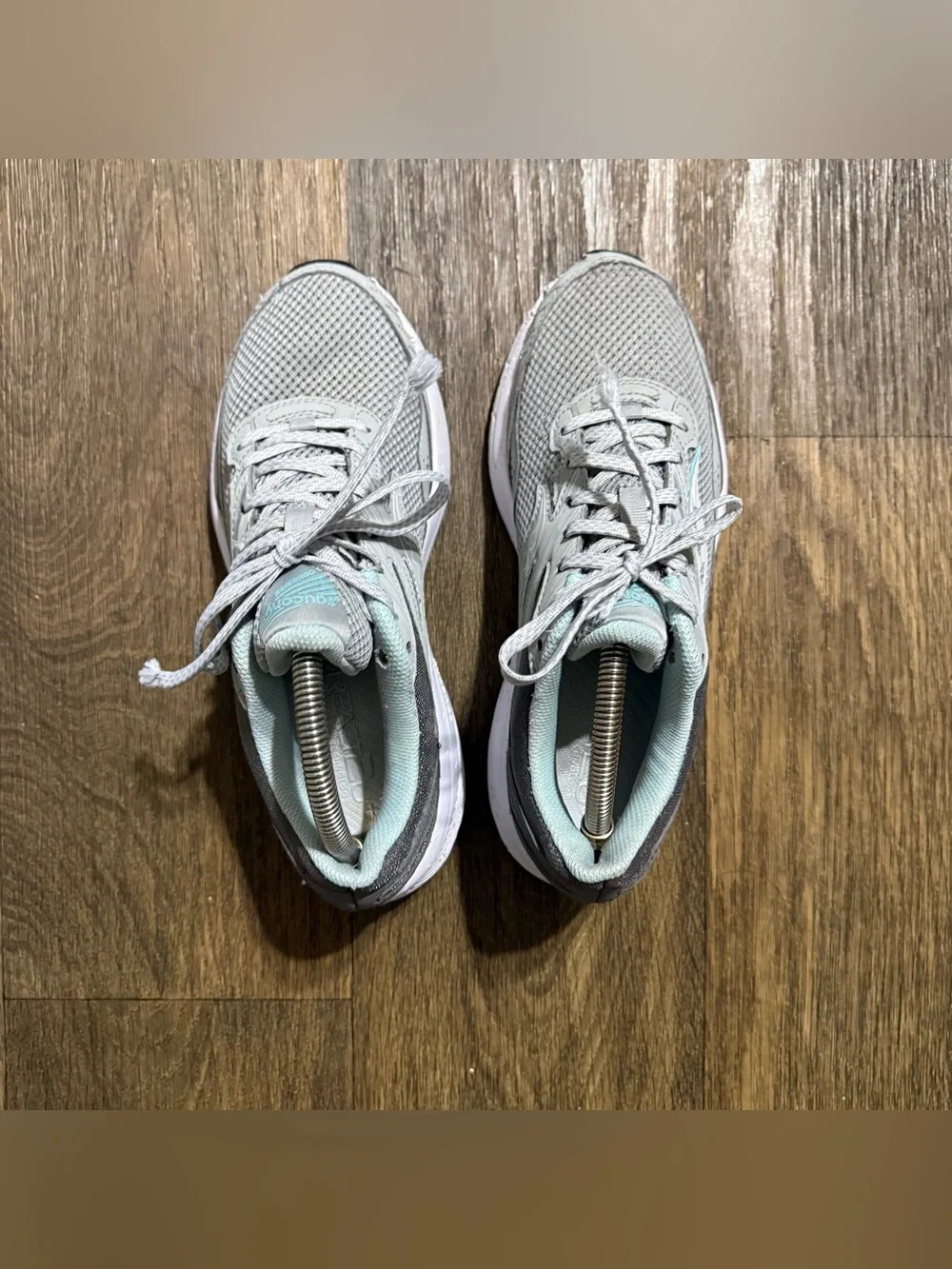 Saucony Women's Light Gray Running Sneakers with Mint Lining Size 8.5W Women
